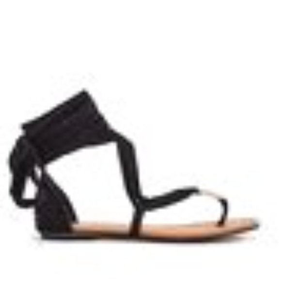 Black Sandal with tie wrap around the ankel - Picture 2 of 4